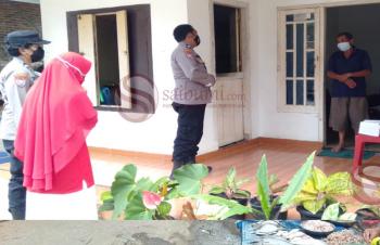 Polsek Kemiling Bagikan Makanan Untuk Masyarakat Yang Sedang Isoman.